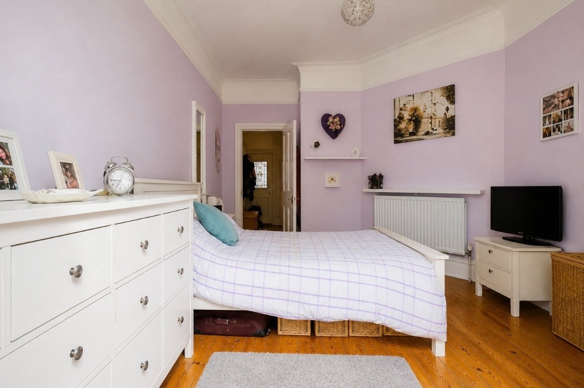 Flat Pathfield Road in Greater London