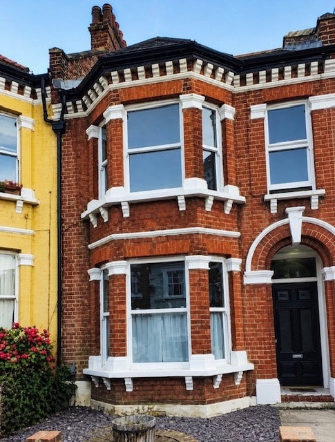 Flat Pathfield Road in Greater London