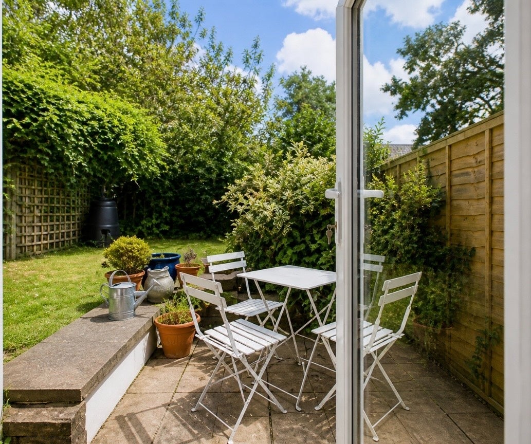 Flat Pathfield Road in Greater London