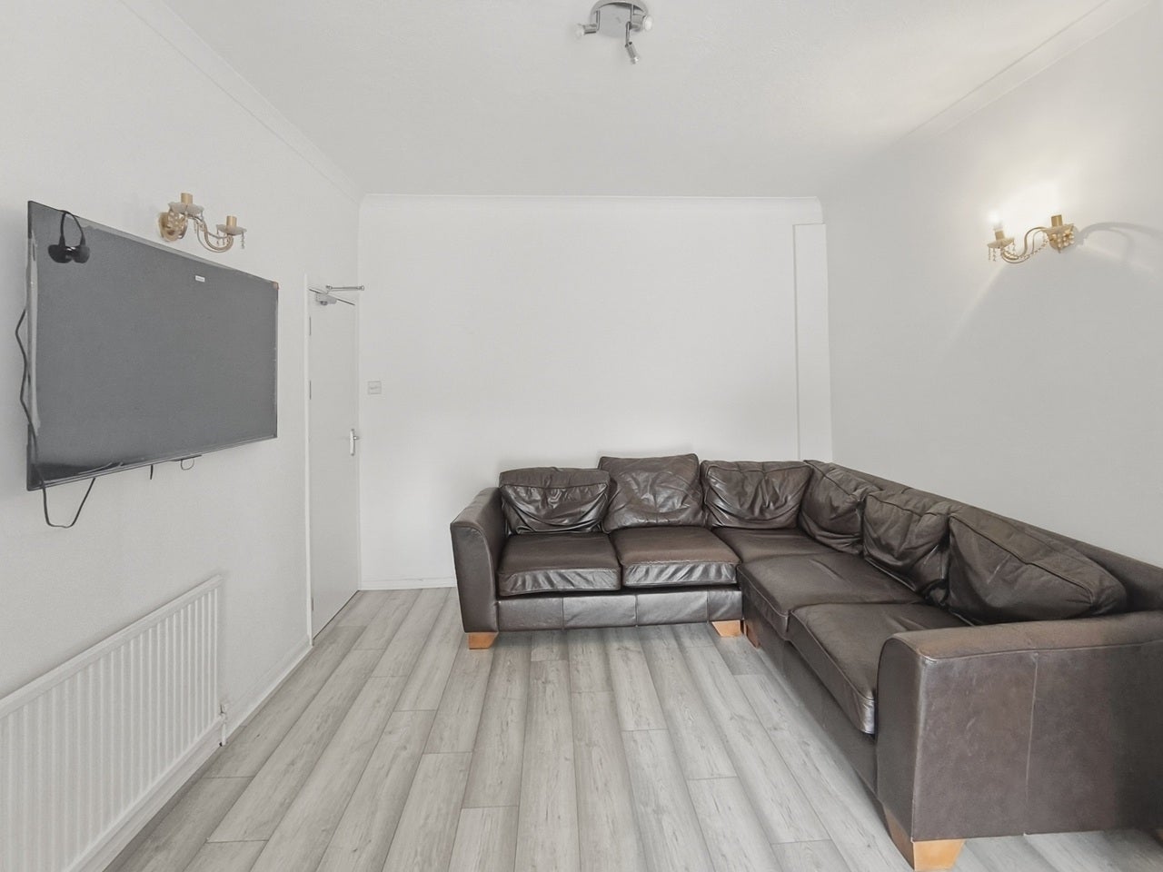 Room Ansell Road in Greater London
