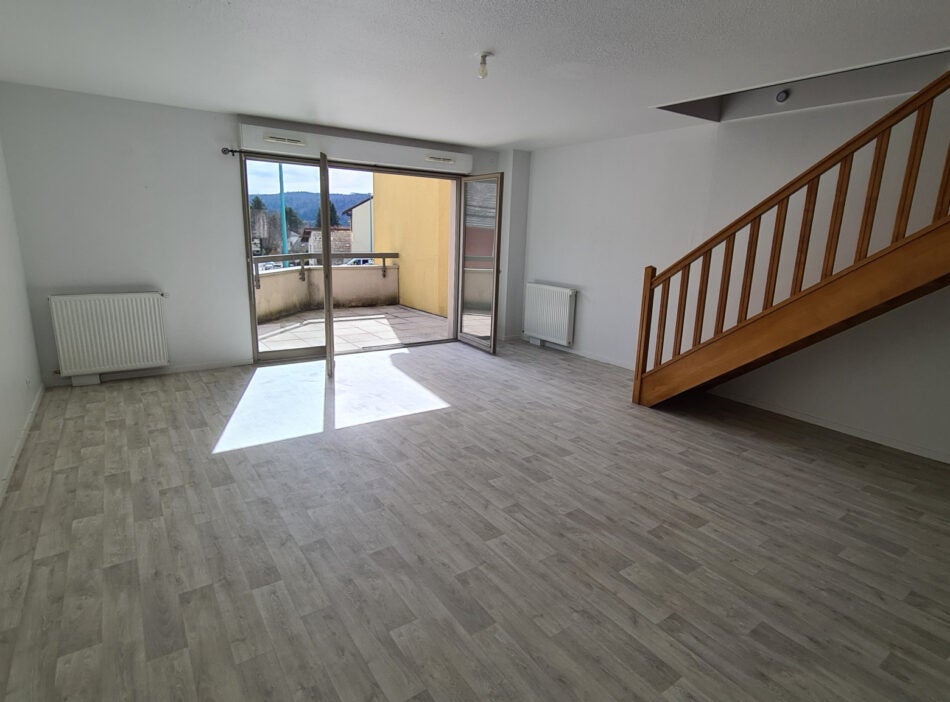 Flat Rue de la Gare in Champdor-Corcelles