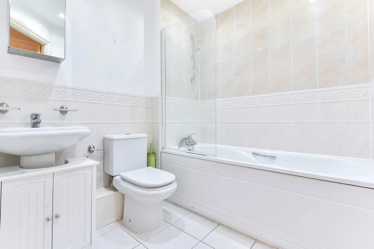 Flat Lordship Lane in Greater London