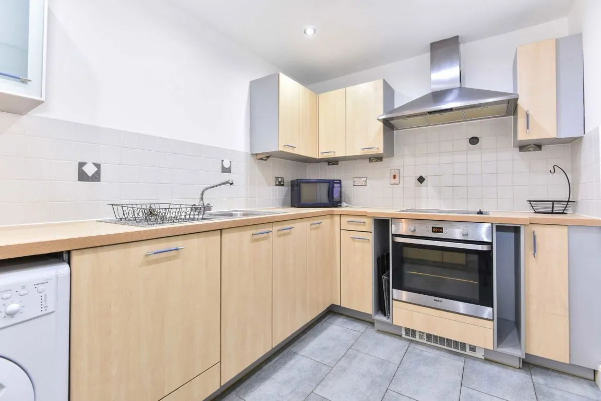 Flat Lordship Lane in Greater London