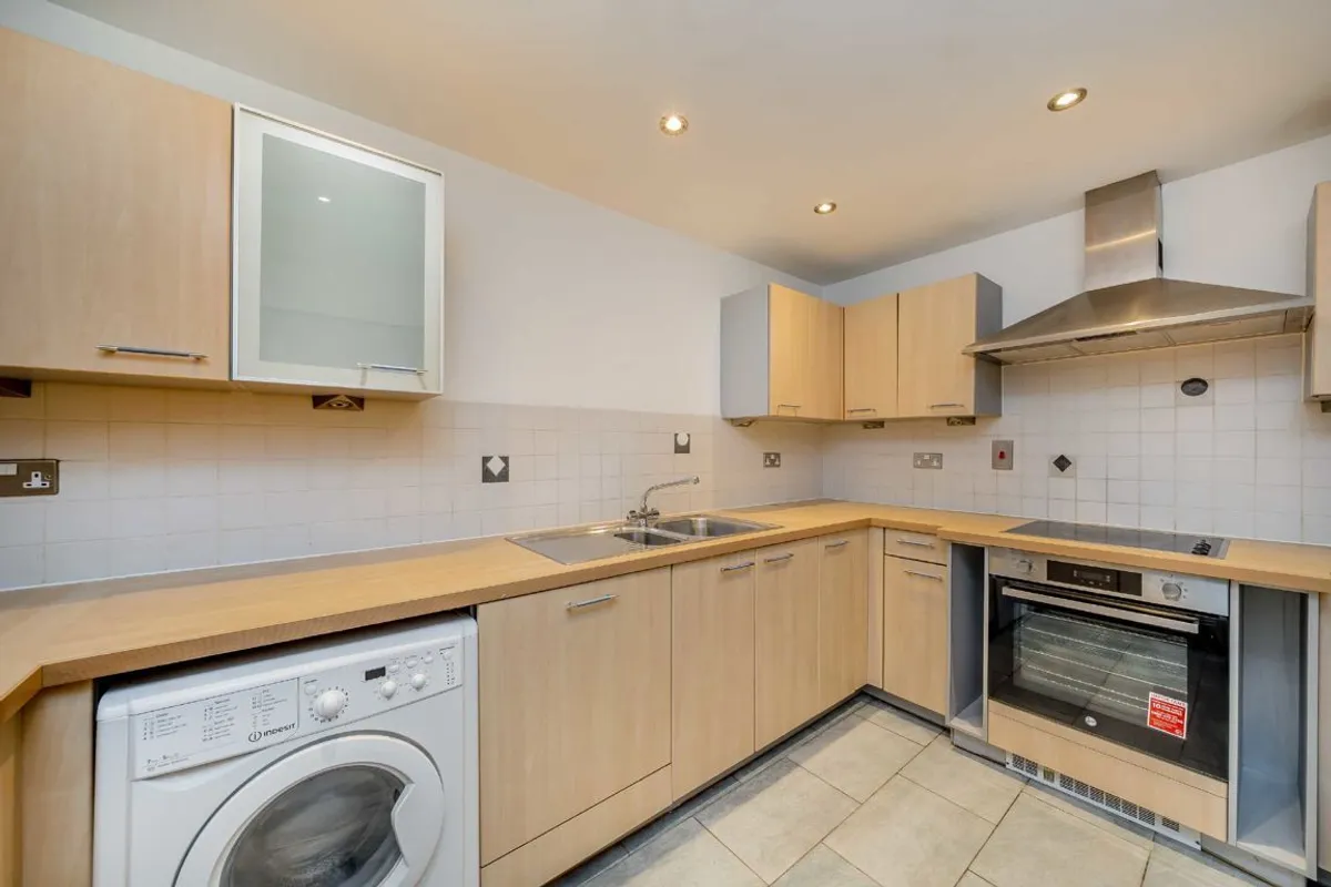 Flat Lordship Lane in Greater London
