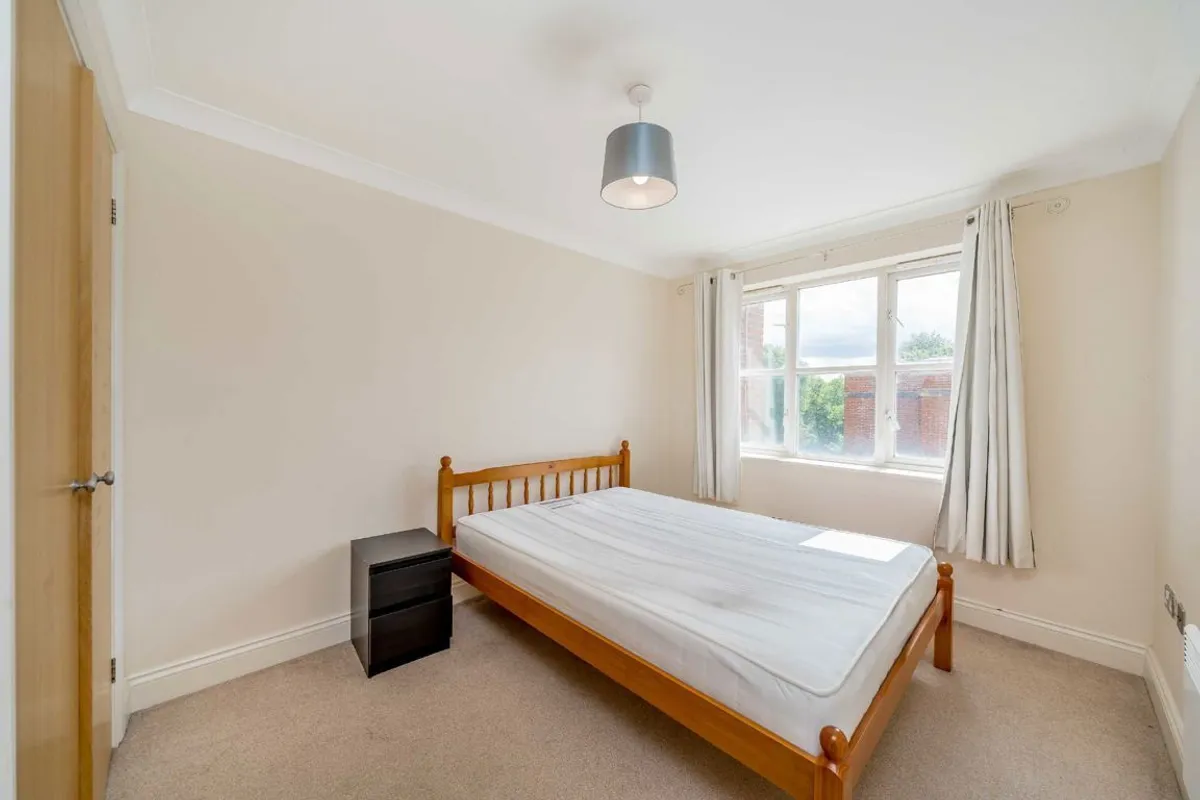 Flat Lordship Lane in Greater London