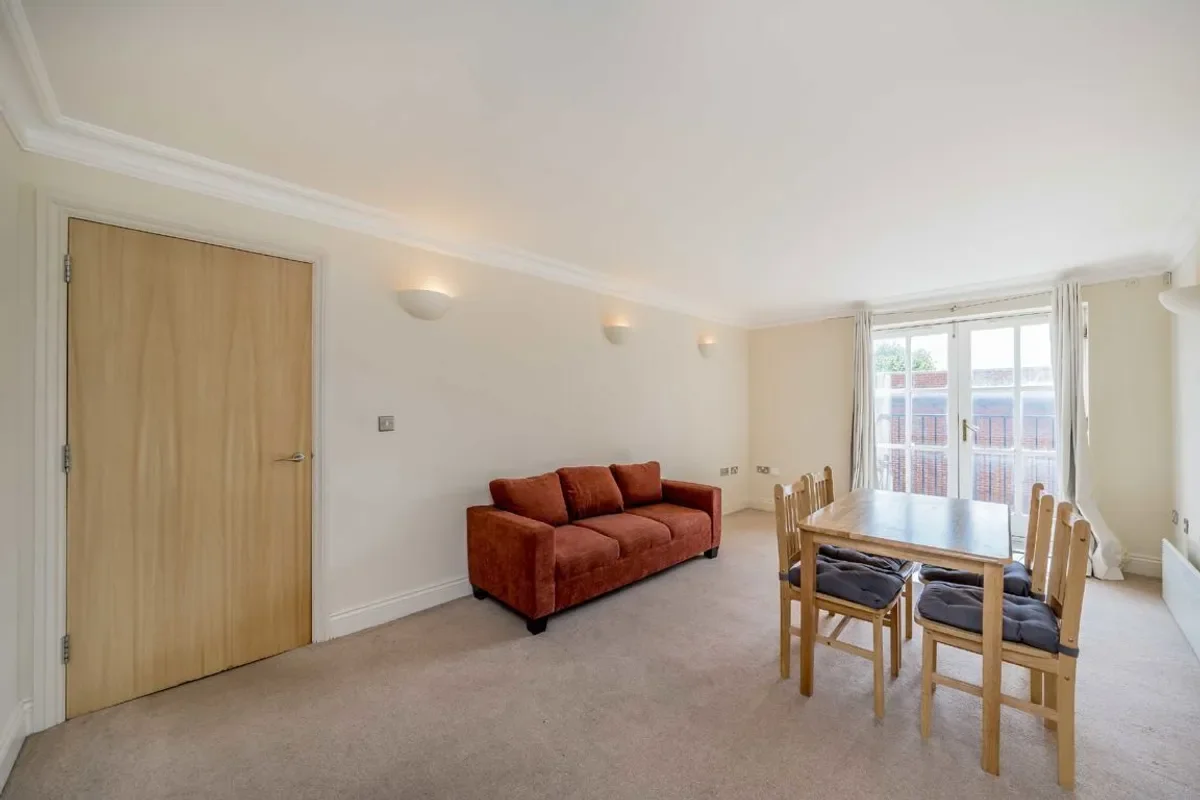 Flat Lordship Lane in Greater London