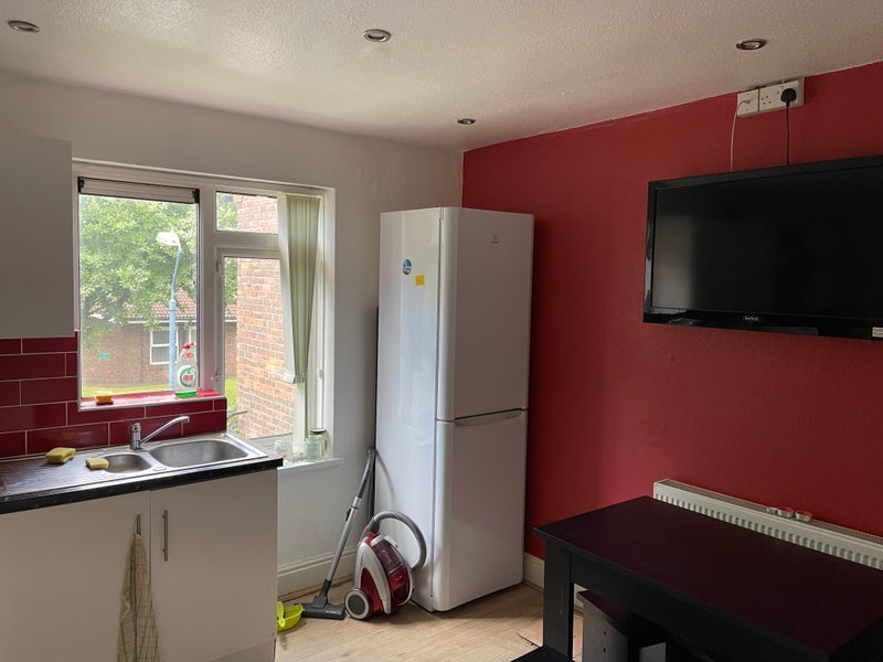 Room Selly Wick Road in Birmingham