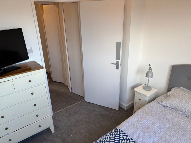 Room Deeley Road in Greater London