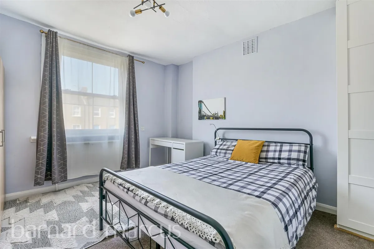 Flat Southerton Road in Greater London