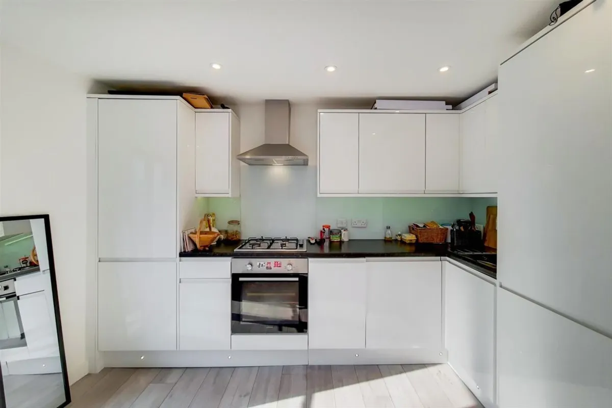Flat Clarence Street in Greater London
