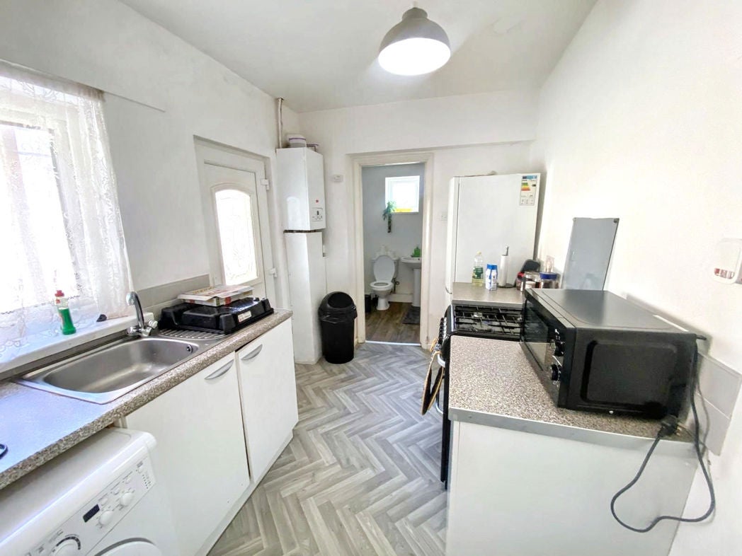 Flat Carlton Terrace in Newsham