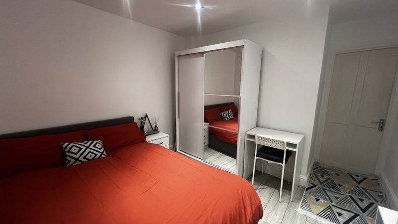 Room Ballater Road in Greater London