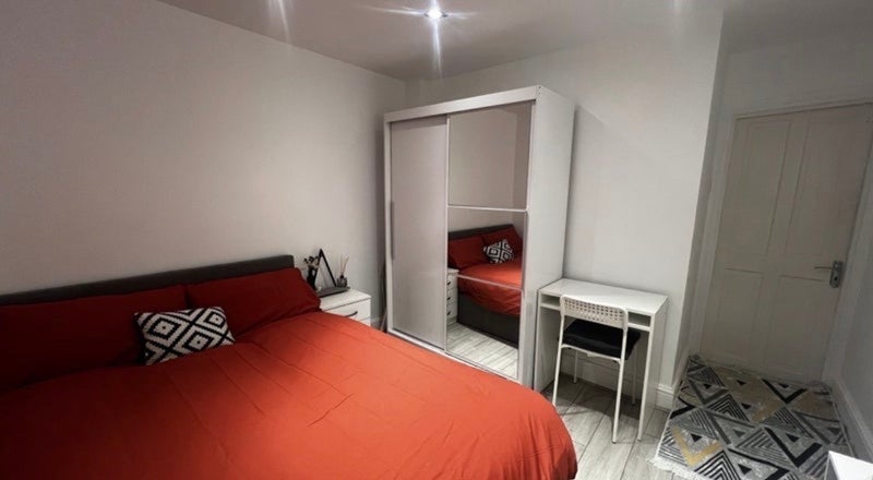 Room Ballater Road in Greater London