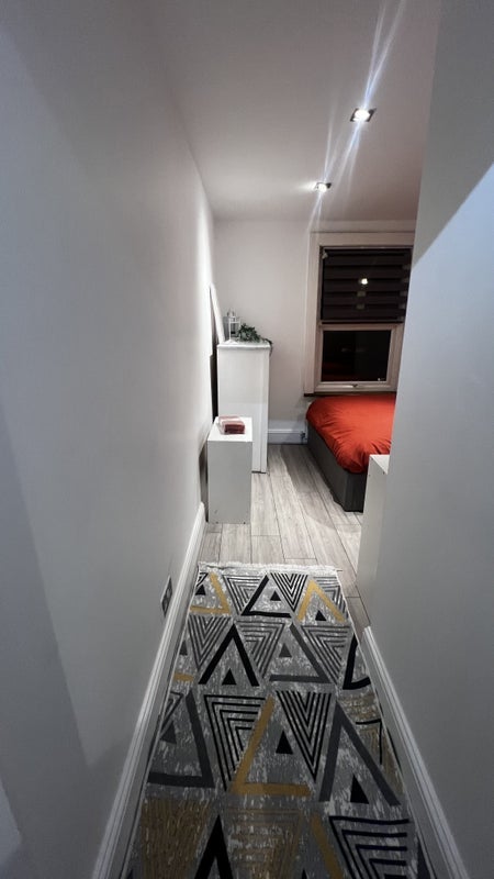 Room Ballater Road in Greater London