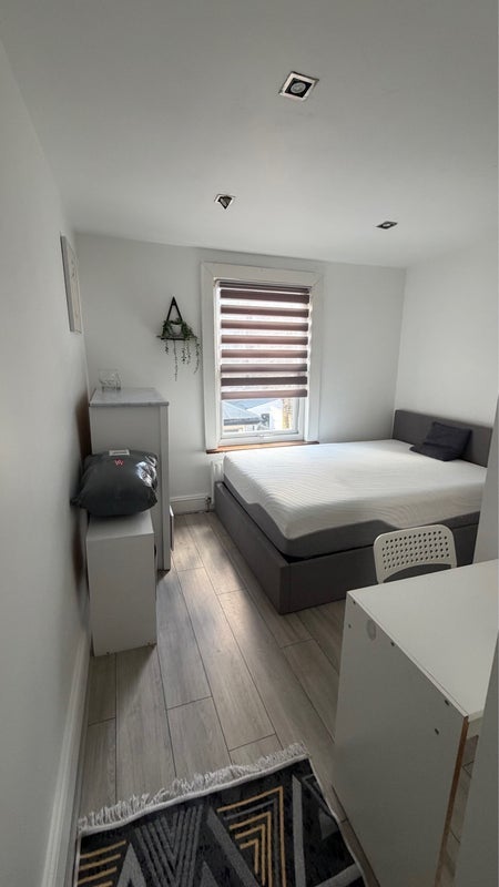 Room Ballater Road in Greater London