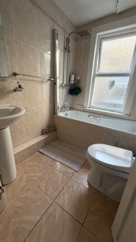 Room Ballater Road in Greater London