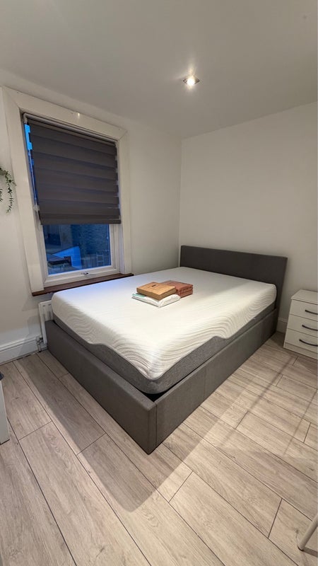 Room Ballater Road in Greater London