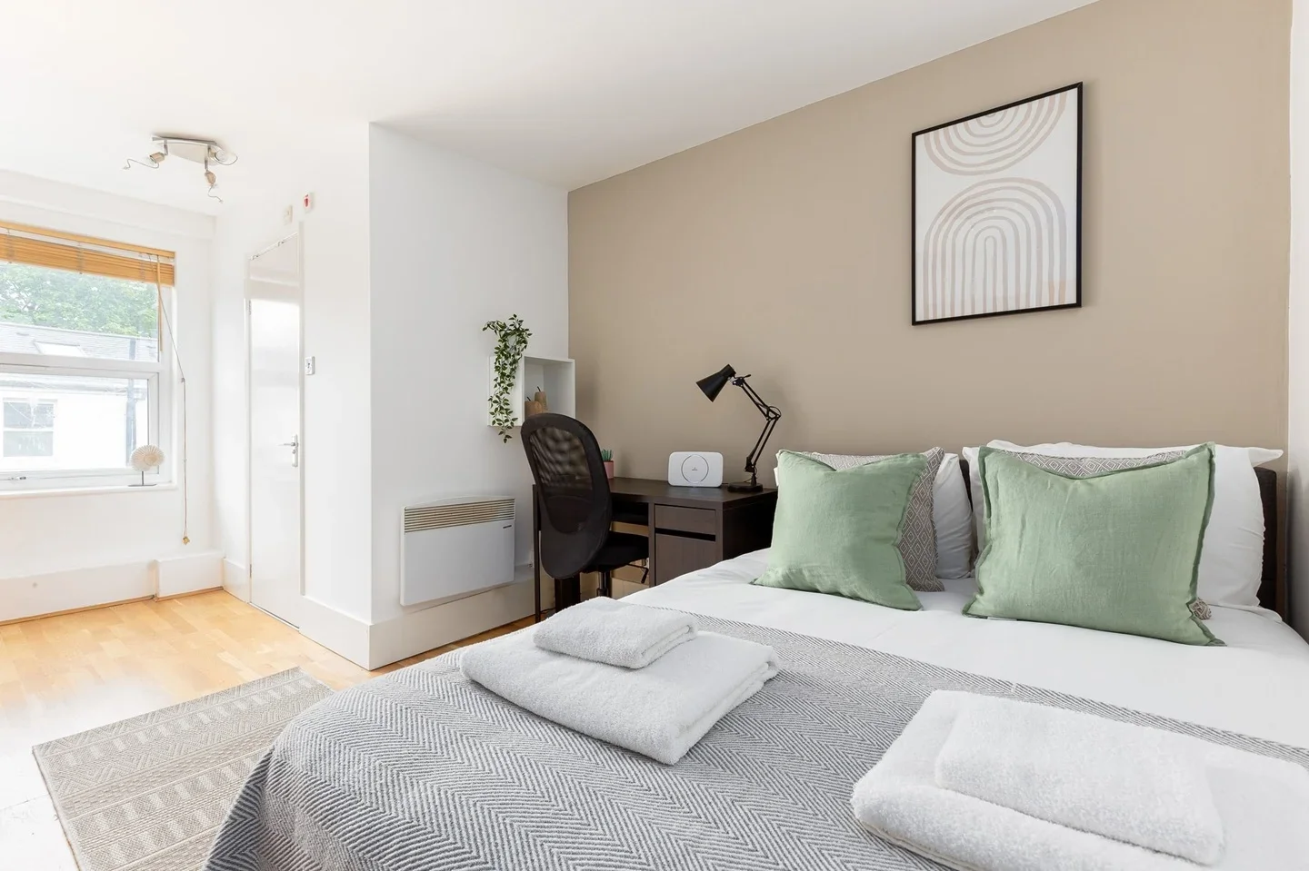 Room Leinster Gardens in City of Westminster