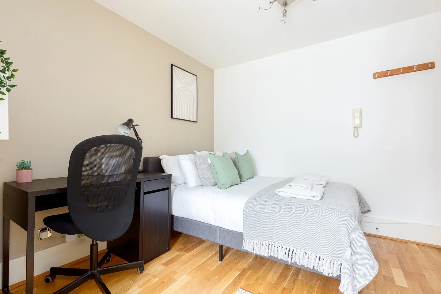 Room Leinster Gardens in City of Westminster