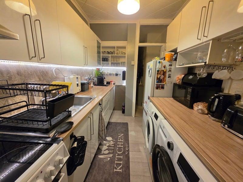 Room Knebworth Avenue in Greater London