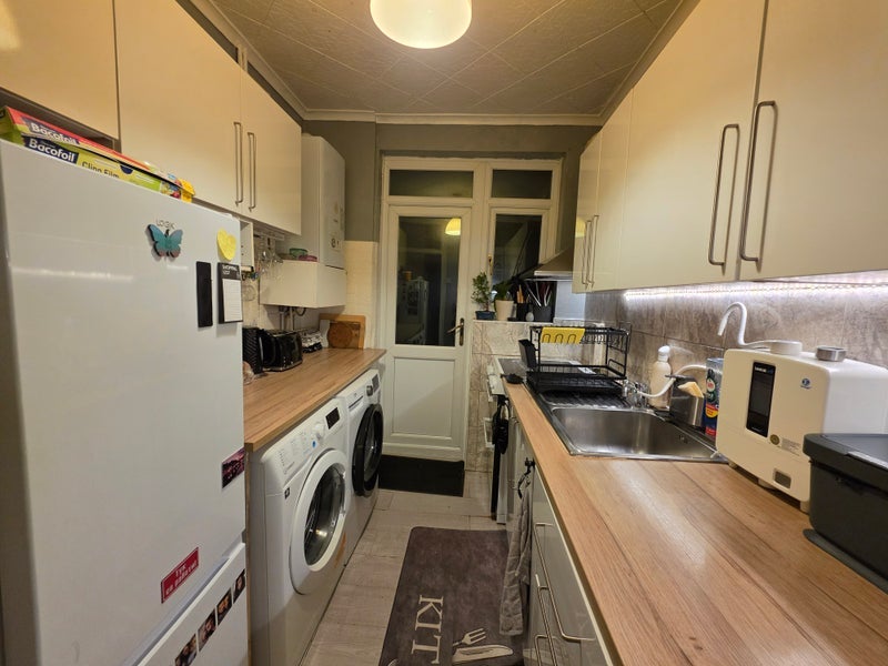 Room Knebworth Avenue in Greater London