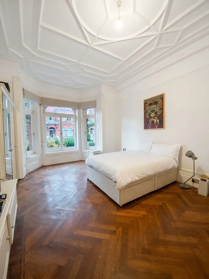 Flat Greencroft Gardens in Greater London
