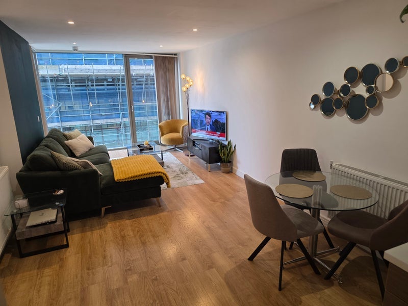 Room Daneland Walk in Greater London