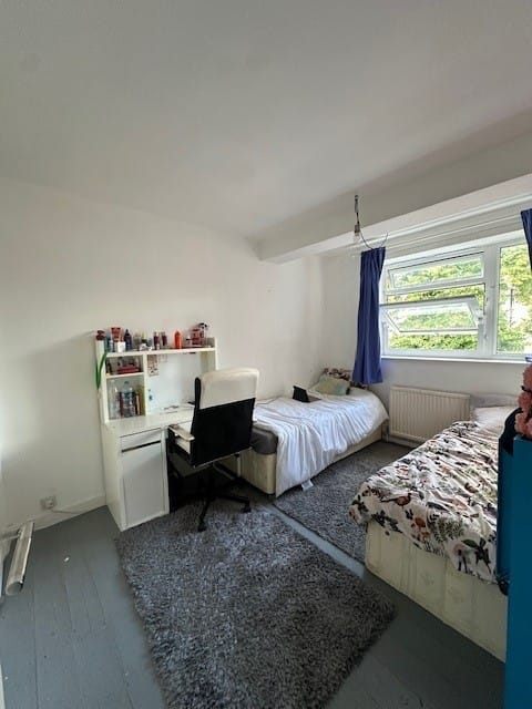 Flat Hopton Road in Greater London