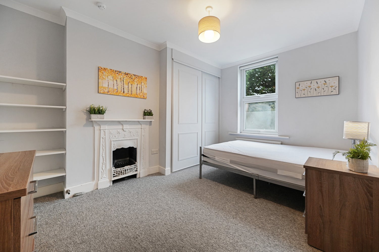 Room Station Road in Greater London