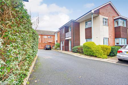 Flat Sutherland Close in Gloucester