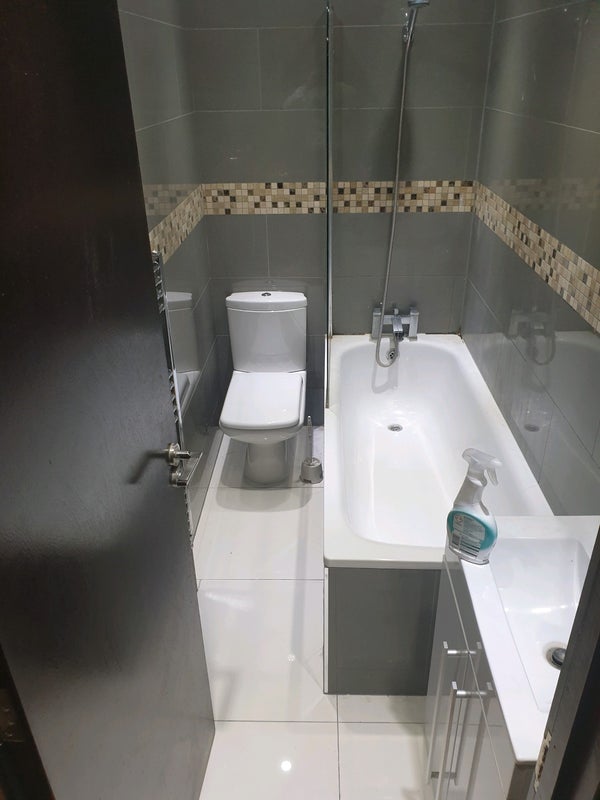 Room Grange Road in Greater London
