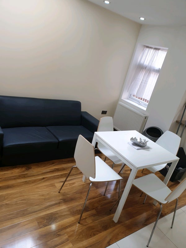 Room Grange Road in Greater London