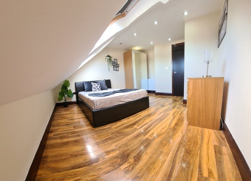 Room Grange Road in Greater London