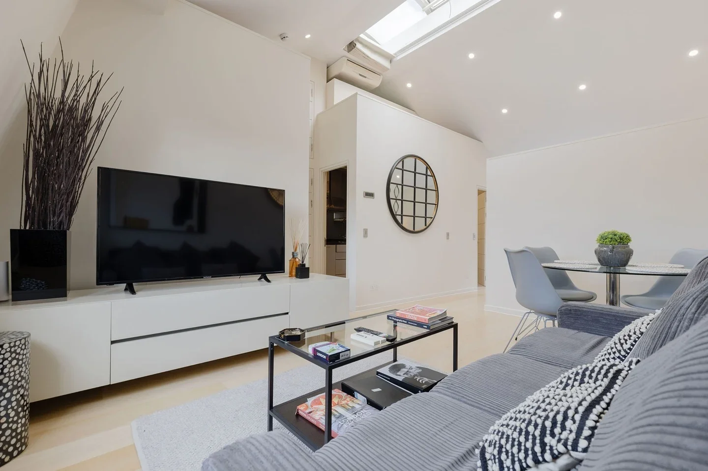 Flat Ovington Square in Greater London