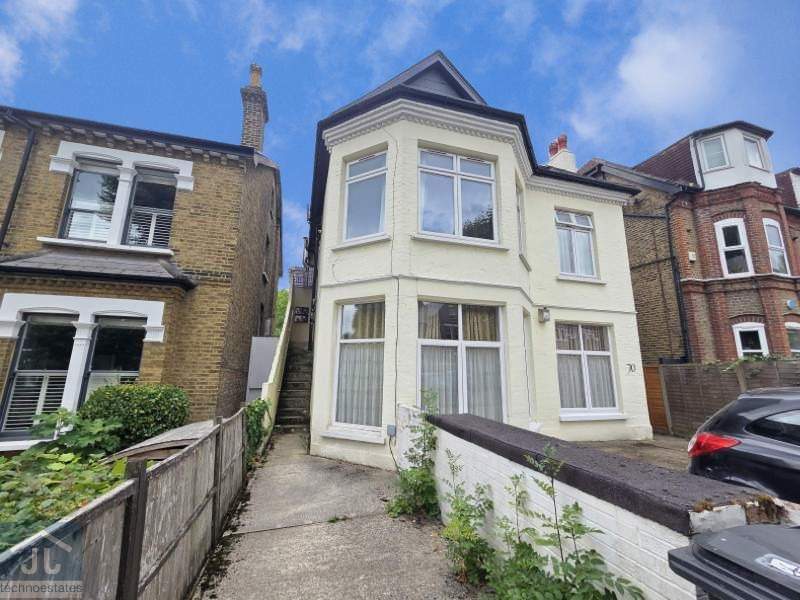 Flat Palace Road in Greater London