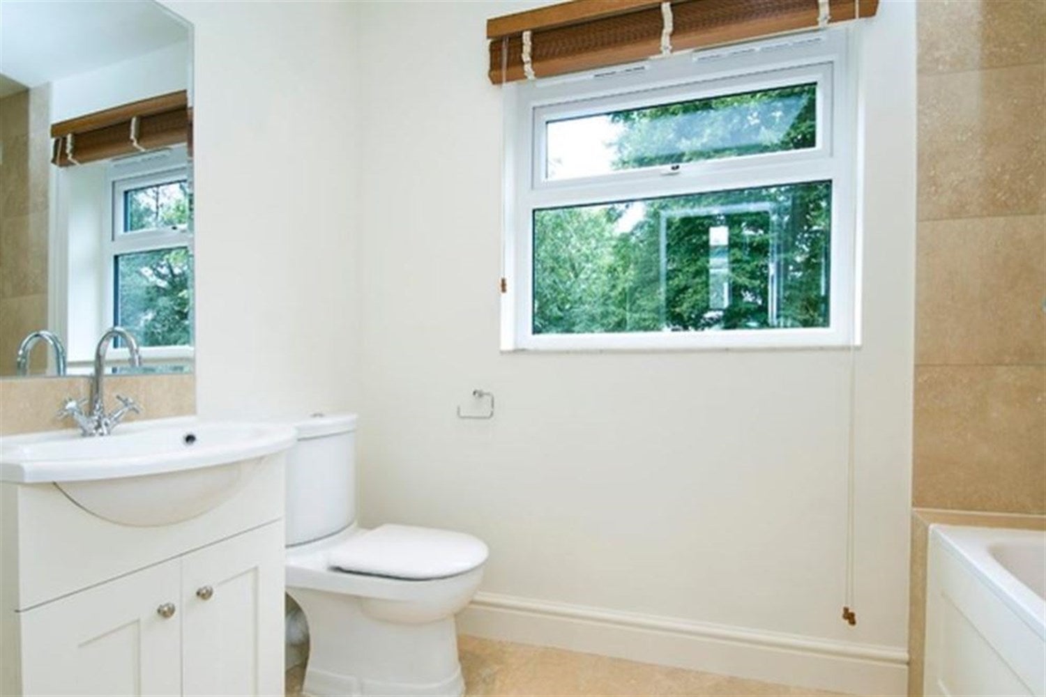 Flat Ifield Road in Greater London