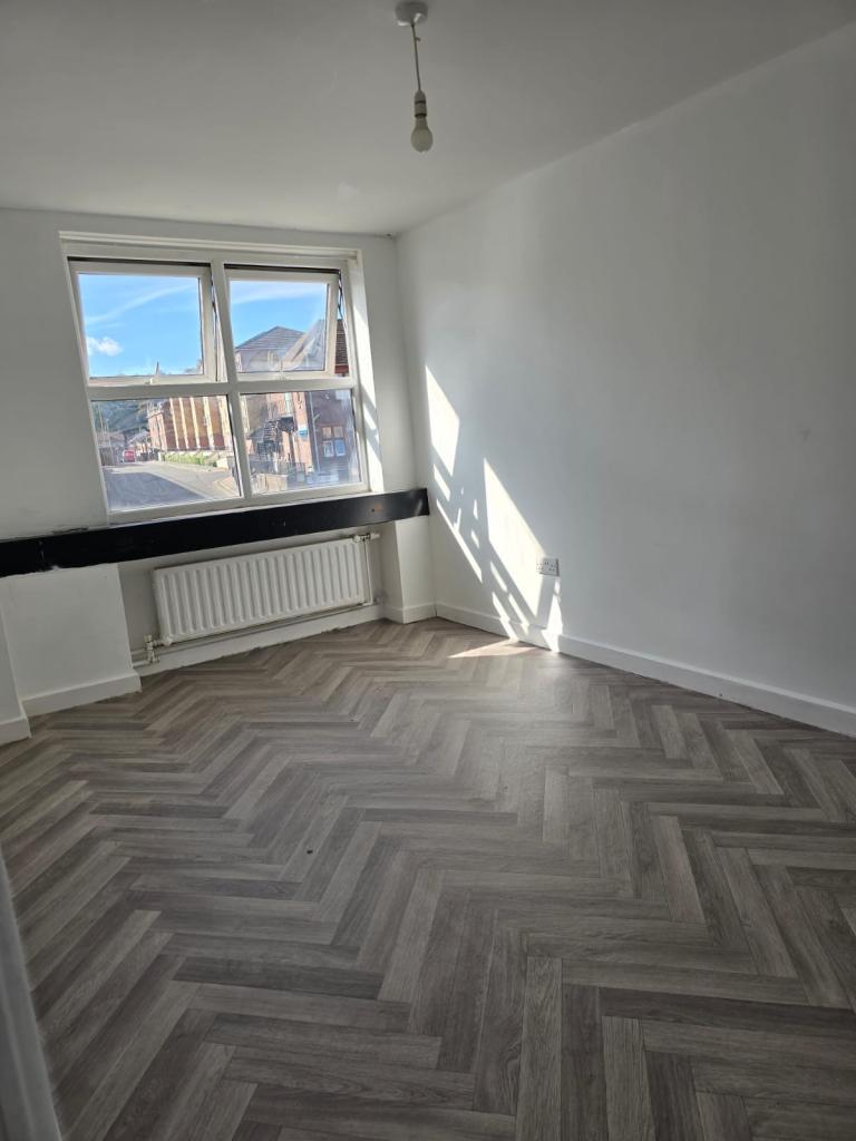 Flat Dunstable Road in Luton