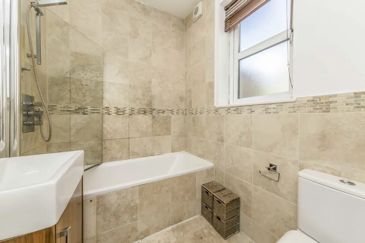 Flat Summerley Street in Greater London