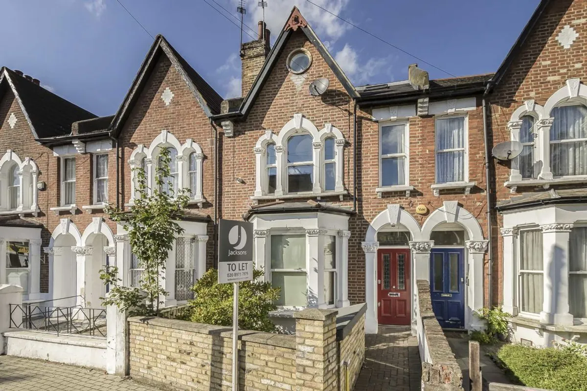 Flat Summerley Street in Greater London