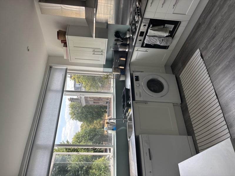 Flat Elsynge Road in Greater London