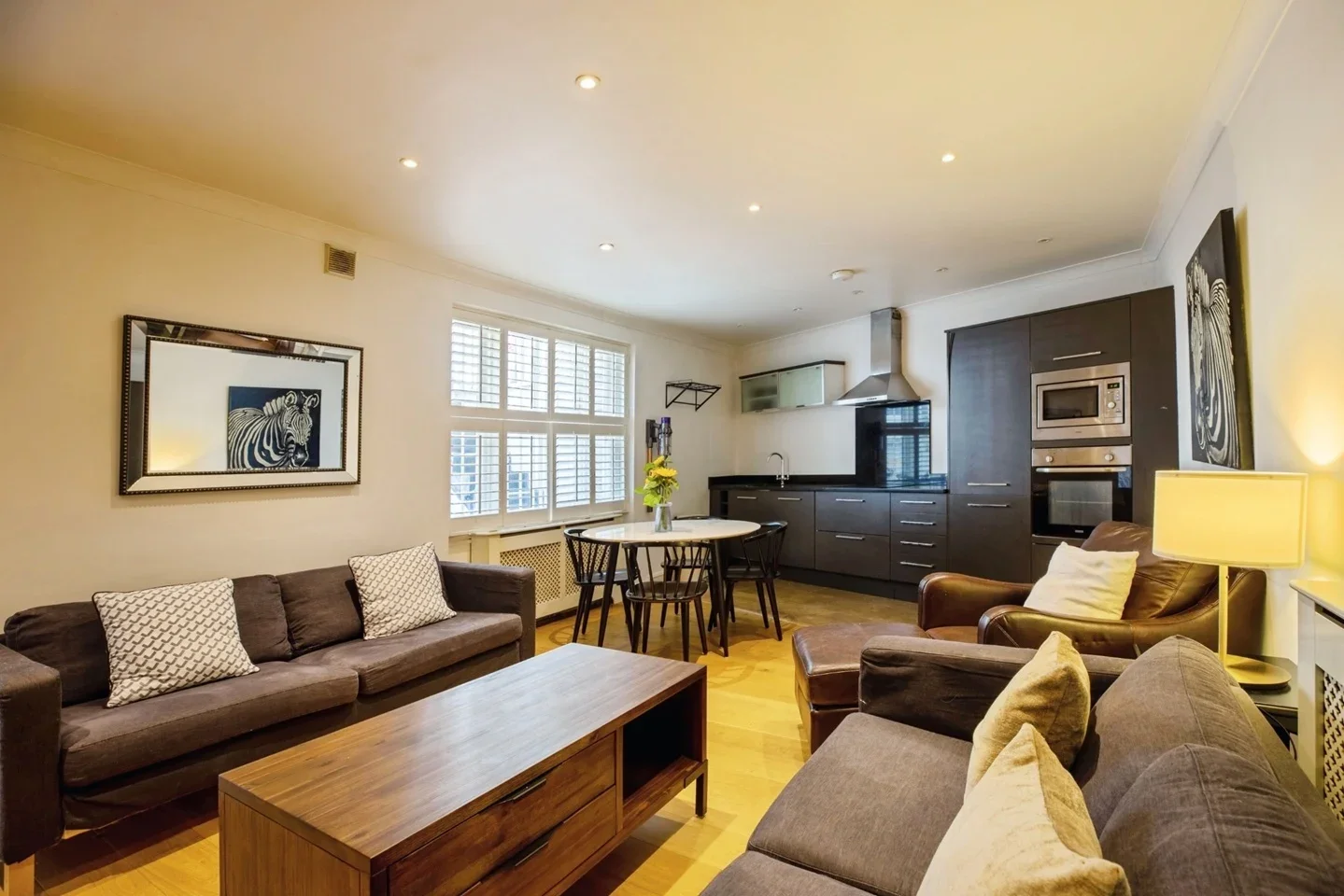 Flat Eardley Crescent in Greater London