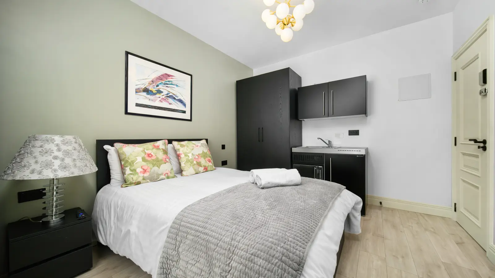 Flat Meadow Place in Greater London