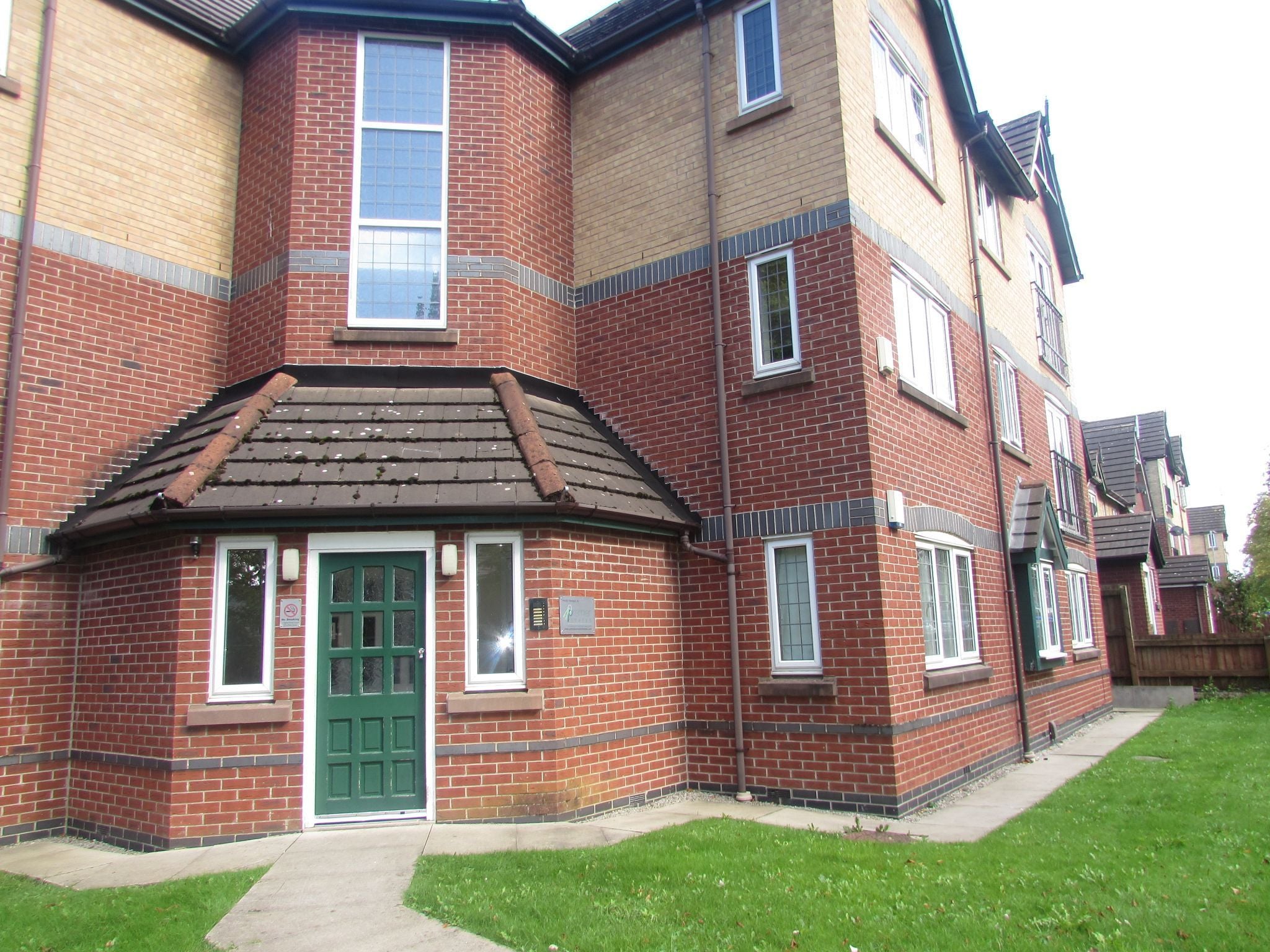 Flat Cotefield Road in Manchester