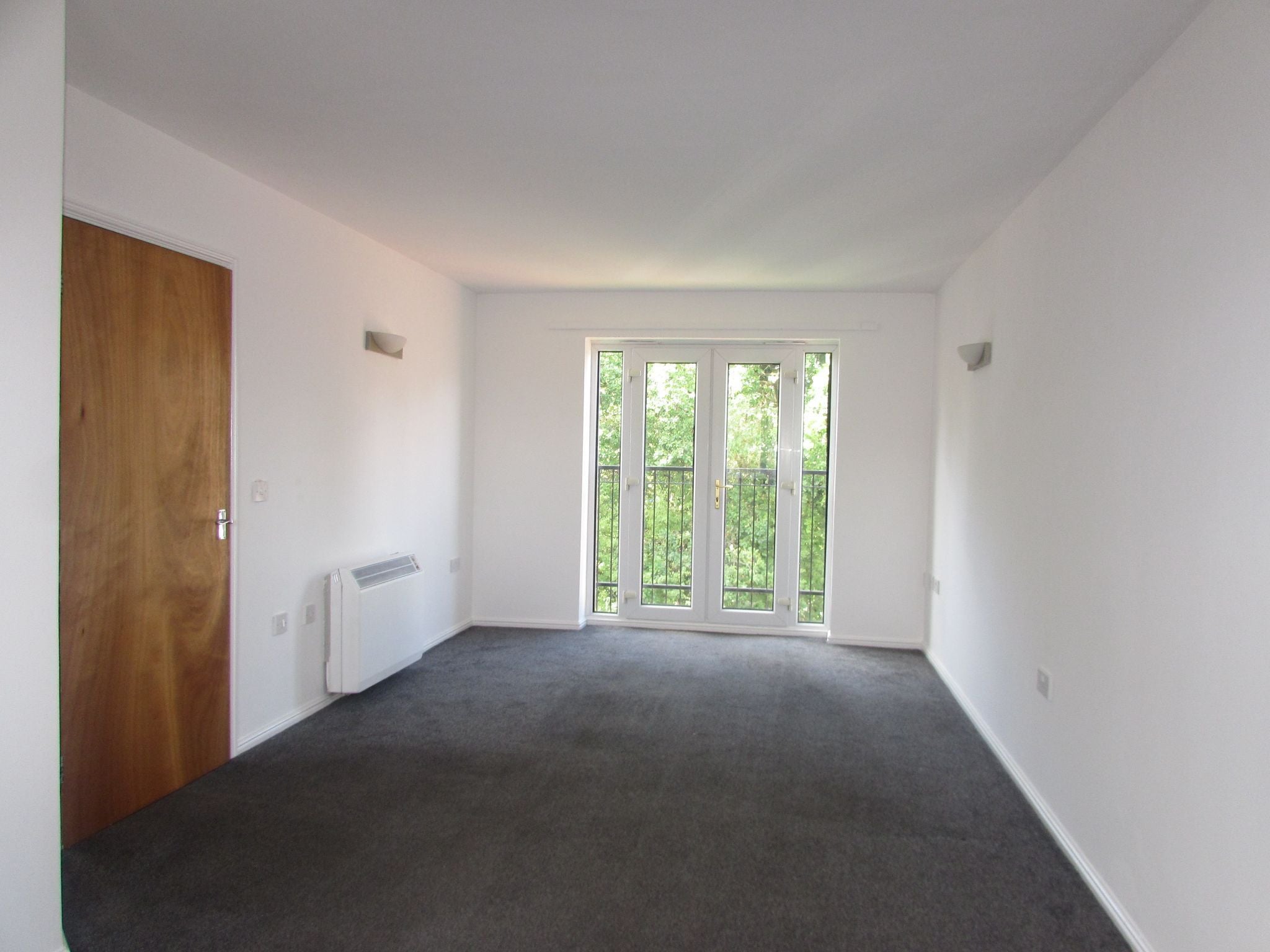 Flat Cotefield Road in Manchester