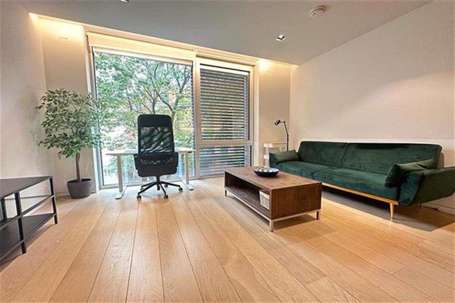 Flat Bartholomew Close in City of London