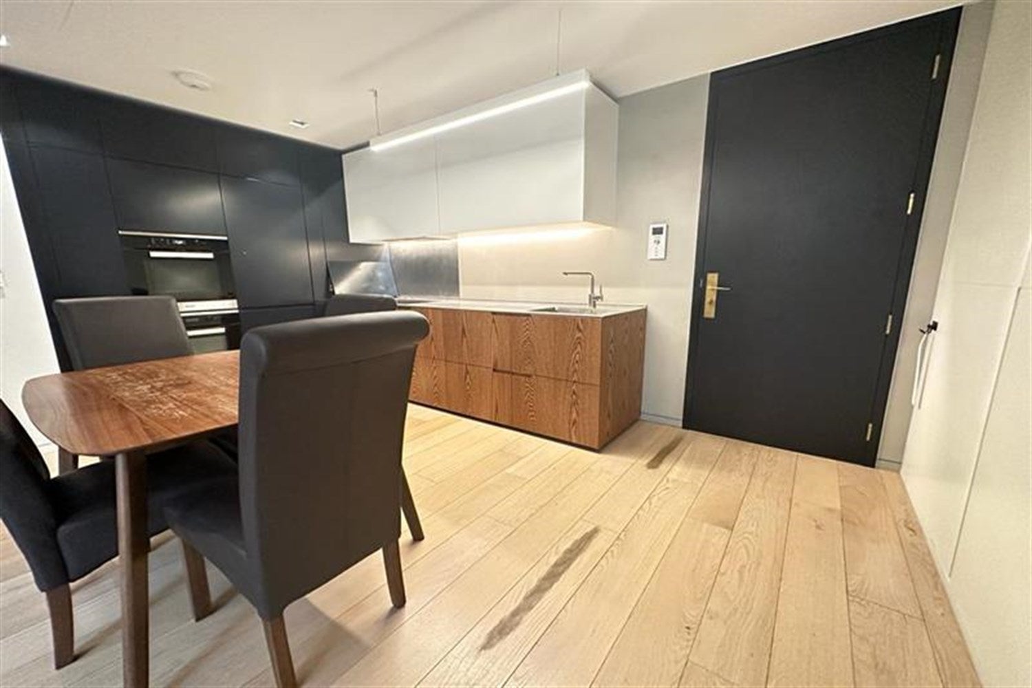 Flat Bartholomew Close in City of London