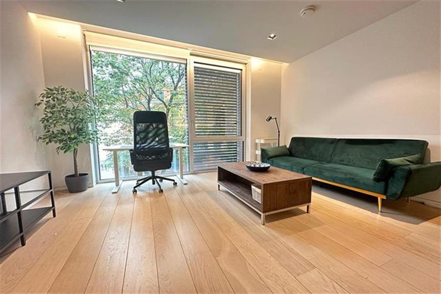 Flat Bartholomew Close in City of London