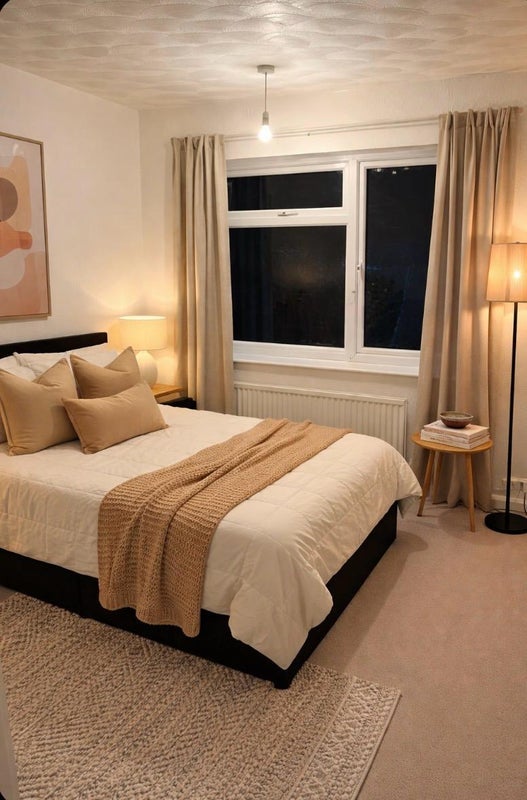Room Lakeside Road in Ipswich