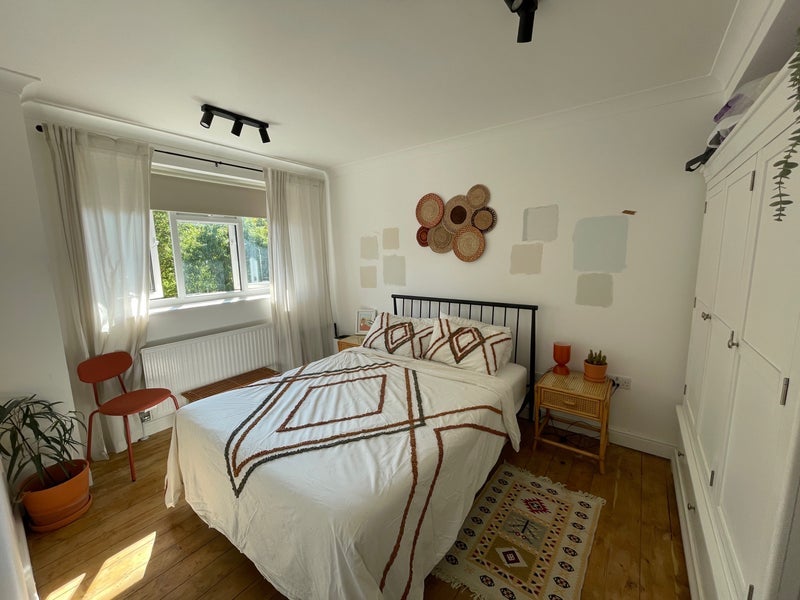 Room Warwick Gardens in Greater London