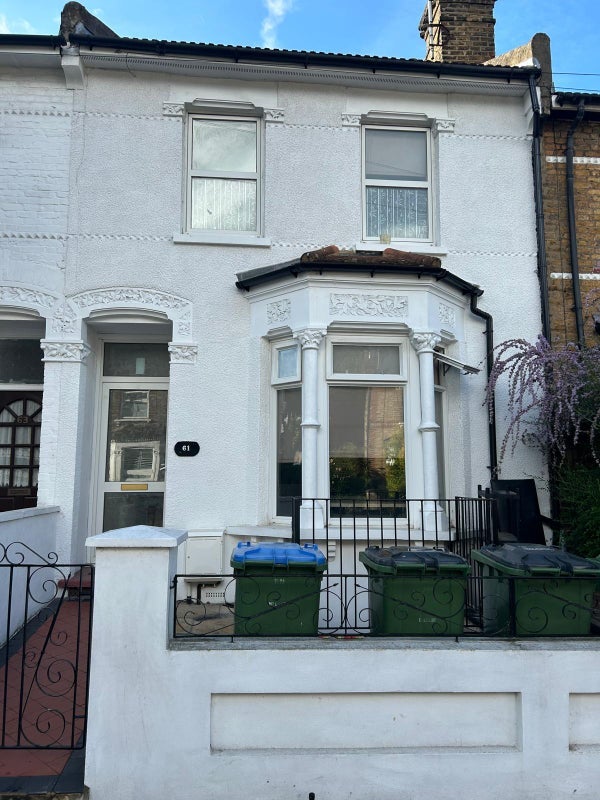 Room Delafield Road in Greater London